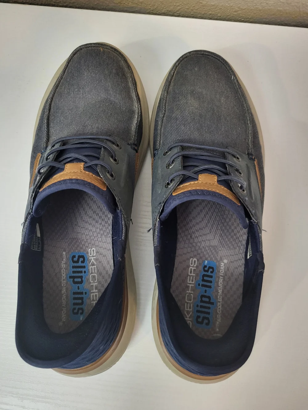 Sketchers Wide Fit Air Cooled Memory Foam Men’s Casual Shoes Size 10.5